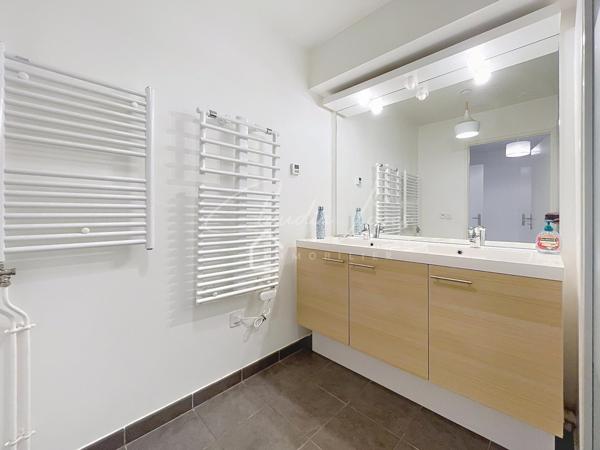 MAGNIFIQUE !!! AU CALME F3 CENTRE-VILLE PROCHE GARE