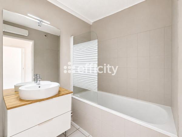 Appartement
         2 pièces
        - 50 m² Exclusivité 199 000 € *