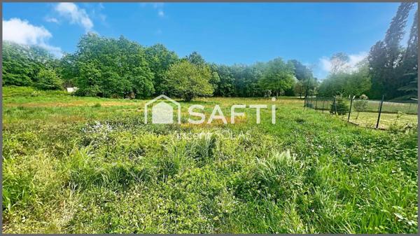 En EXCLUSIVITE ! Terrain Borné et Viabilisé de 1266 m² - Hors Lotissement - Exposition SUD - Calme