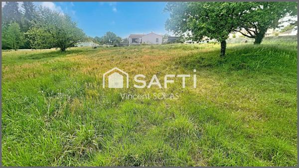 En EXCLUSIVITE ! Terrain Borné et Viabilisé de 1266 m² - Hors Lotissement - Exposition SUD - Calme