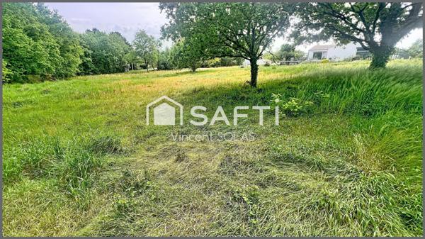En EXCLUSIVITE ! Terrain Borné et Viabilisé de 1266 m² - Hors Lotissement - Exposition SUD - Calme