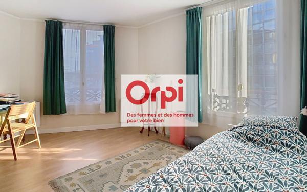 Appartement à vendre    1 pièce • 25,56 m2 Issy-les-Moulineaux