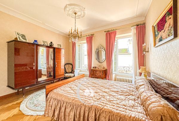 Eysines (33320) BELLE BÂTISSE T5 - 4 CHAMBRES - DEPENDANCES - GARAGES