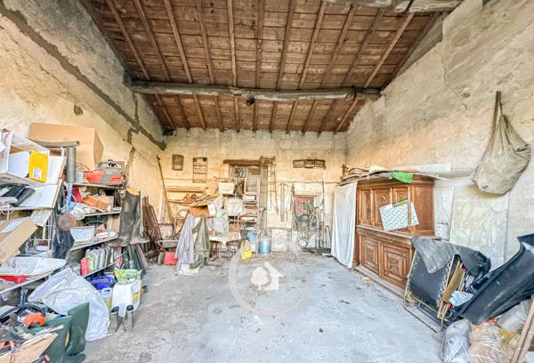 Eysines (33320) BELLE BÂTISSE T5 - 4 CHAMBRES - DEPENDANCES - GARAGES