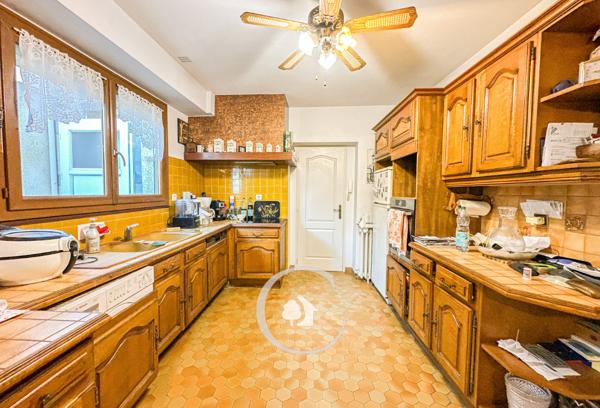 Eysines (33320) BELLE BÂTISSE T5 - 4 CHAMBRES - DEPENDANCES - GARAGES