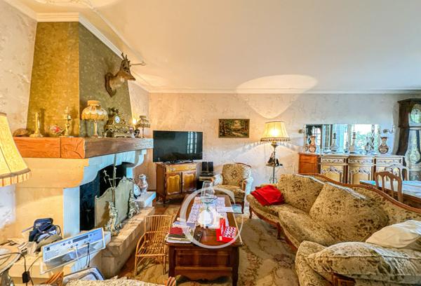 Eysines (33320) BELLE BÂTISSE T5 - 4 CHAMBRES - DEPENDANCES - GARAGES