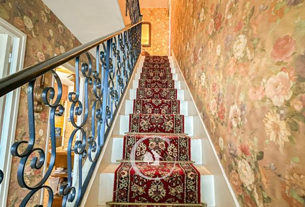 Eysines (33320) BELLE BÂTISSE T5 - 4 CHAMBRES - DEPENDANCES - GARAGES