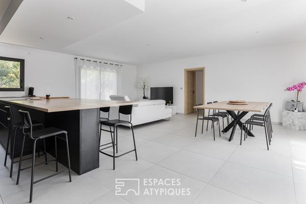 Maison contemporaine avec piscine, en lisière de Launaguet