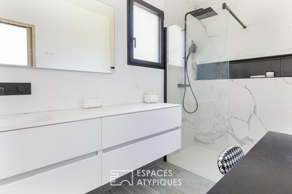 Maison contemporaine avec piscine, en lisière de Launaguet