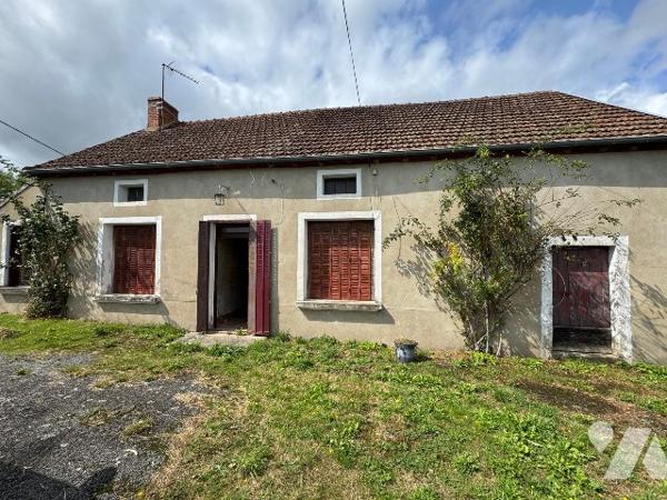 Maison rurale à rénover avec dépendances sur 4910m² de terrain.