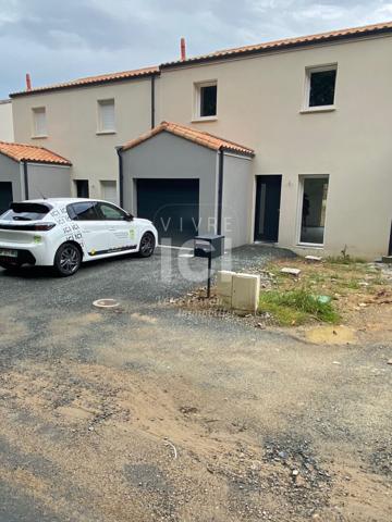 Maison Mauves Sur Loire 5 pièce(s) 89.43 m2 - 3 chambres - Un Garage - Jardinet et Terrasse