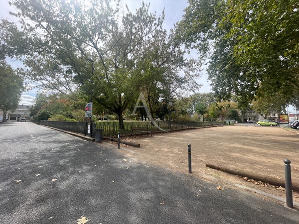 TOURS - UNE MAISON AVEC COUR AU PRIX D'UN APPARTEMENT
