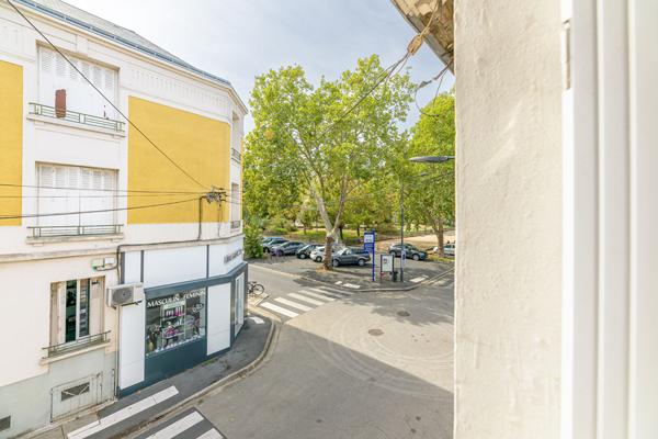 TOURS - UNE MAISON AVEC COUR AU PRIX D'UN APPARTEMENT