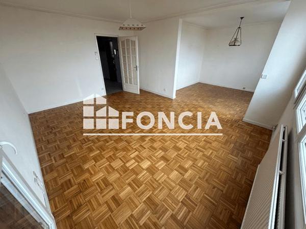 Location Appartement 4 pièces 78 m² - 2 PLACE ARTHUR RIMBAUD Valence 26000