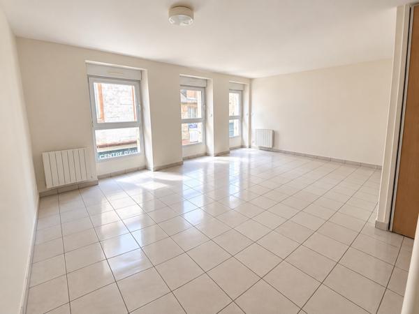 GRAND STUDIO 38,5 m2 AURAY CENTRE