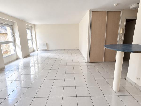 GRAND STUDIO 38,5 m2 AURAY CENTRE