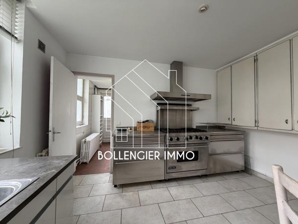 Propriete 12 pièce(s) 6 chambre(s) 447 m²