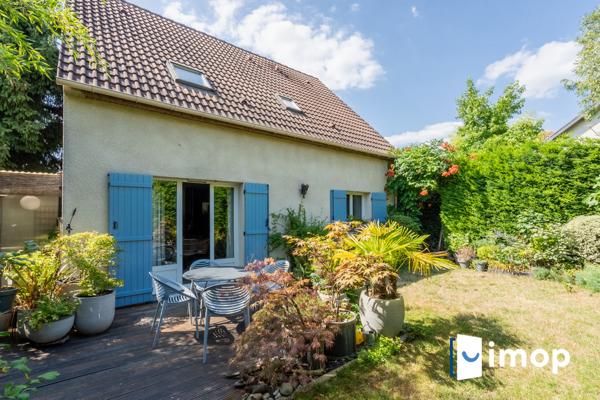 Maison avec extérieur