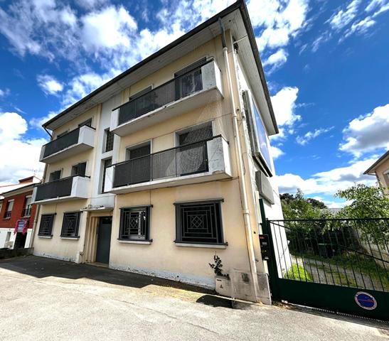 Toulouse - Avenue de Lardenne Ensemble immobilier de 372 m² avec 6 garages. , Toulouse