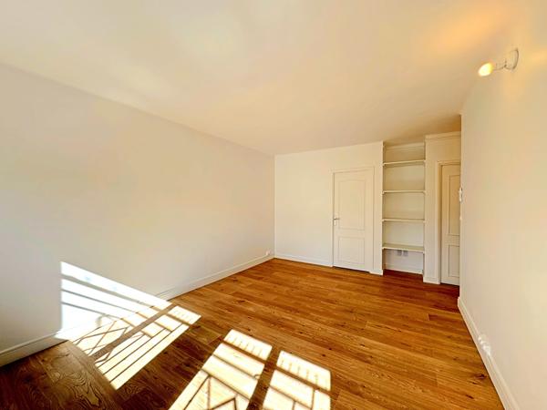 Toulouse - Avenue de Lardenne Ensemble immobilier de 372 m² avec 6 garages. , Toulouse