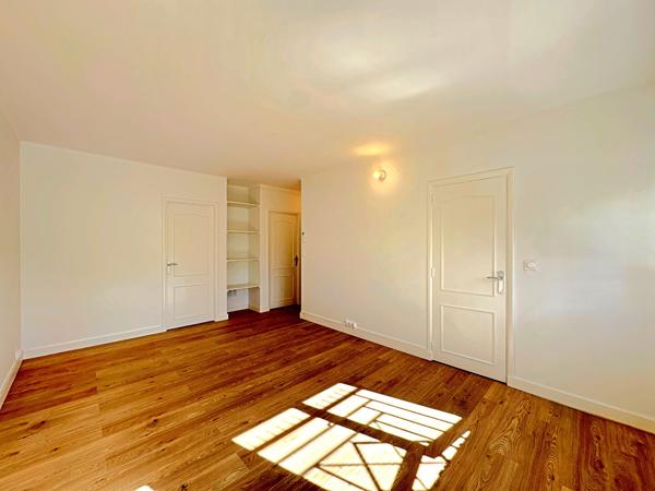 Toulouse - Avenue de Lardenne Ensemble immobilier de 372 m² avec 6 garages. , Toulouse
