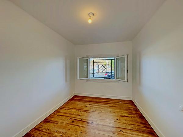 Toulouse - Avenue de Lardenne Ensemble immobilier de 372 m² avec 6 garages. , Toulouse