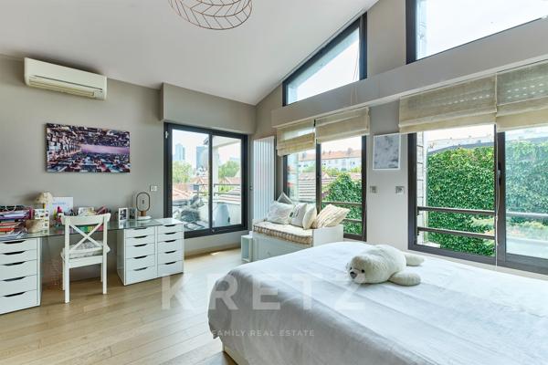La Garenne-Colombes – Maison contemporaine avec piscine intérieure et jardin paysagé