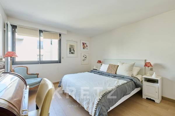 La Garenne-Colombes – Maison contemporaine avec piscine intérieure et jardin paysagé
