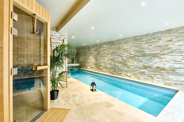 La Garenne-Colombes – Maison contemporaine avec piscine intérieure et jardin paysagé