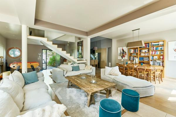 La Garenne-Colombes – Maison contemporaine avec piscine intérieure et jardin paysagé