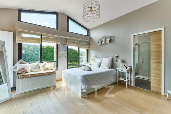 La Garenne-Colombes – Maison contemporaine avec piscine intérieure et jardin paysagé