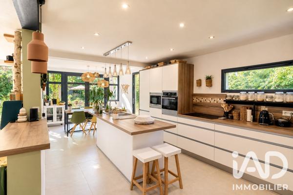 Maison à vendre 6 pièces 143,23 m² Voisins-le-Bretonneux