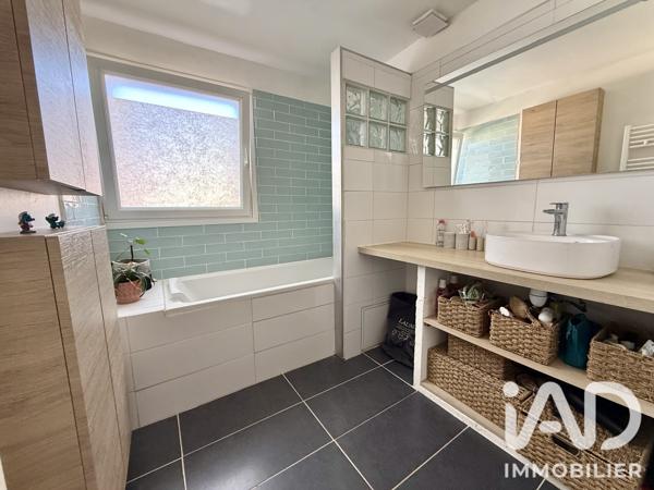 Maison à vendre 6 pièces 143,23 m² Voisins-le-Bretonneux