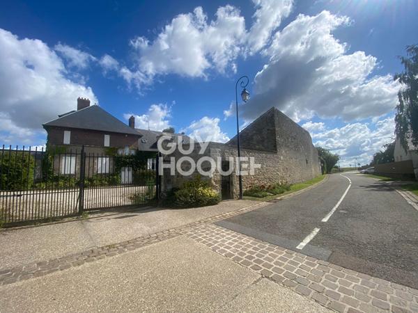 Sur 1 Ha, Maison de campagne et Corps de ferme.