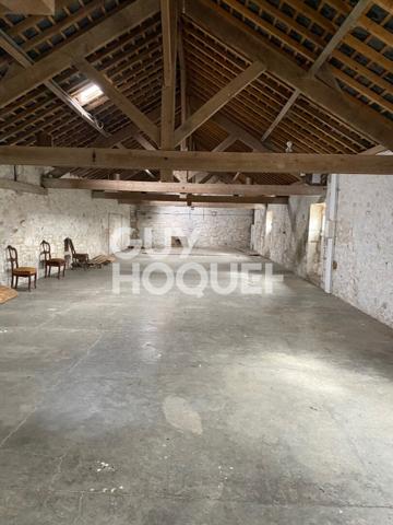 Sur 1 Ha, Maison de campagne et Corps de ferme.