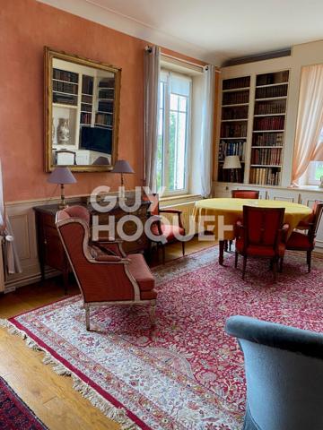 Sur 1 Ha, Maison de campagne et Corps de ferme.