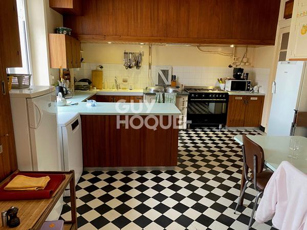 Sur 1 Ha, Maison de campagne et Corps de ferme.