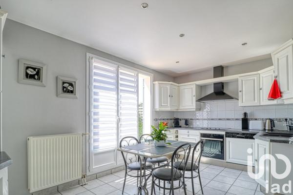 Maison 6 pièces de 133 m² à Saint-Prix (95390)