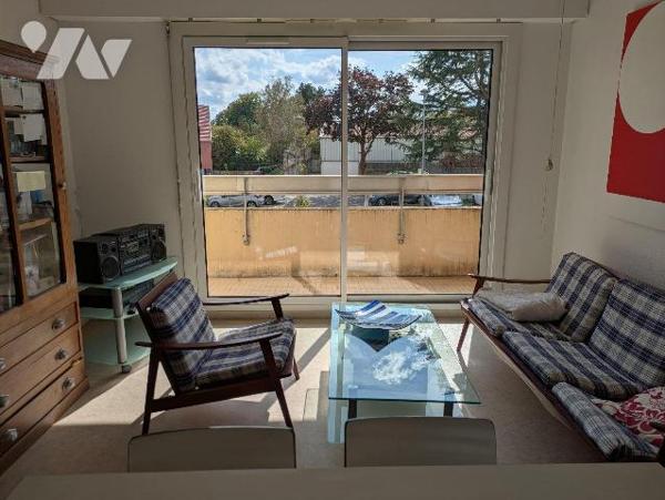EXCLUSIVITÉ - LES HERBIERS - En centre-ville, cet appartement de type T2 de 42 m² comprenant un...