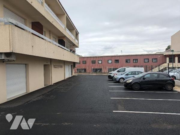 EXCLUSIVITÉ - LES HERBIERS - En centre-ville, cet appartement de type T2 de 42 m² comprenant un...