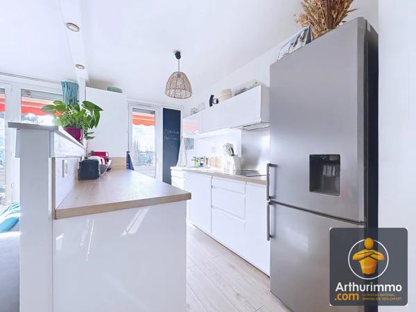 Vente                                                      Appartement
                        
                     3 pièces                      63 m2                     à Yerres