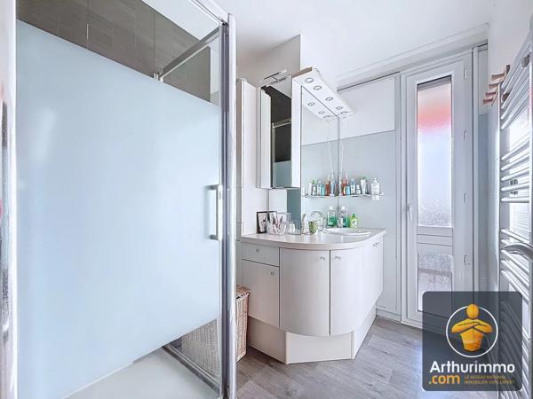 Vente                                                      Appartement
                        
                     3 pièces                      63 m2                     à Yerres