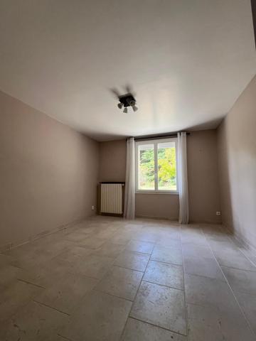 Belle maison familiale de 185 m² – 6 chambres sur 2200 m² terrain