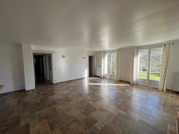 Belle maison familiale de 185 m² – 6 chambres sur 2200 m² terrain
