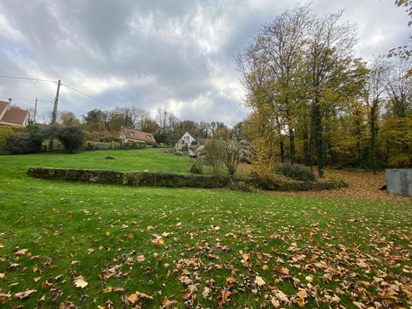 **Terrain constructible 1 458 m² - Libre constructeur - À 5 min de Château-Thierry