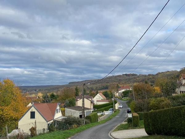 **Terrain constructible 1 458 m² - Libre constructeur - À 5 min de Château-Thierry