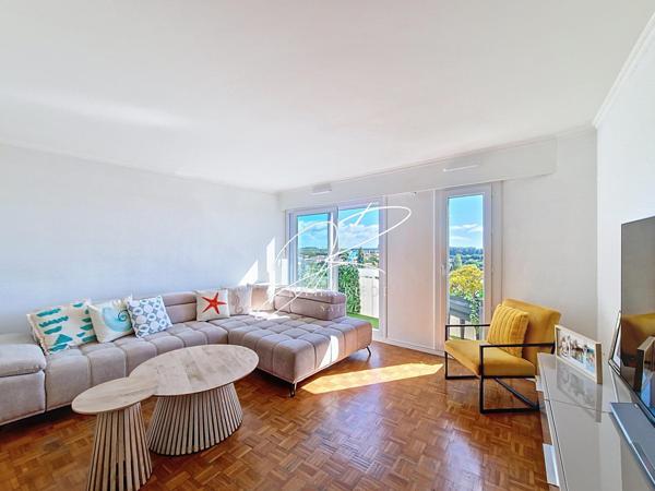 Appartement T5 4 chambres 93 m² parking et cave