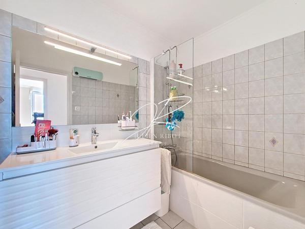 Appartement T5 4 chambres 93 m² parking et cave