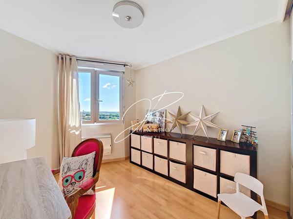 Appartement T5 4 chambres 93 m² parking et cave