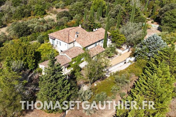 VELLERON – Domaine de 1,3 ha avec maison principale, 4 gîtes et 2 piscines